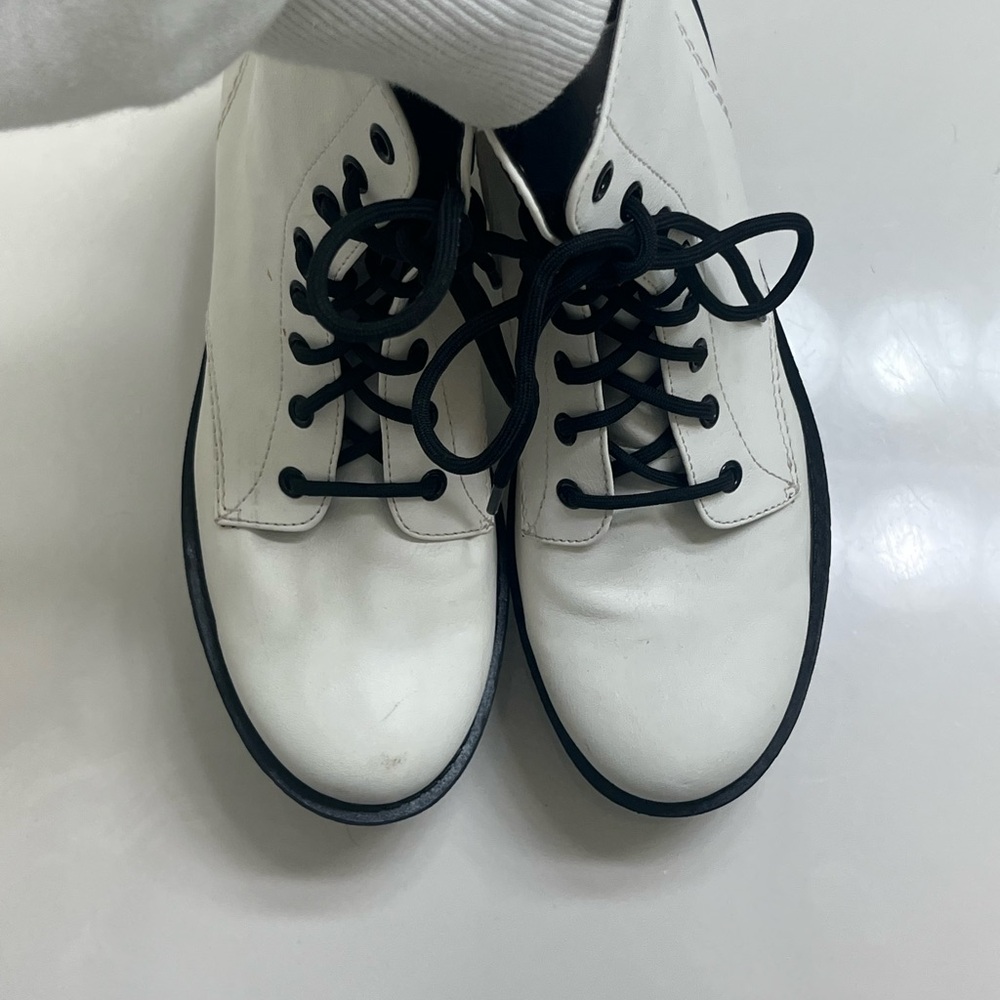 Women’s White Lace-Up Shoes